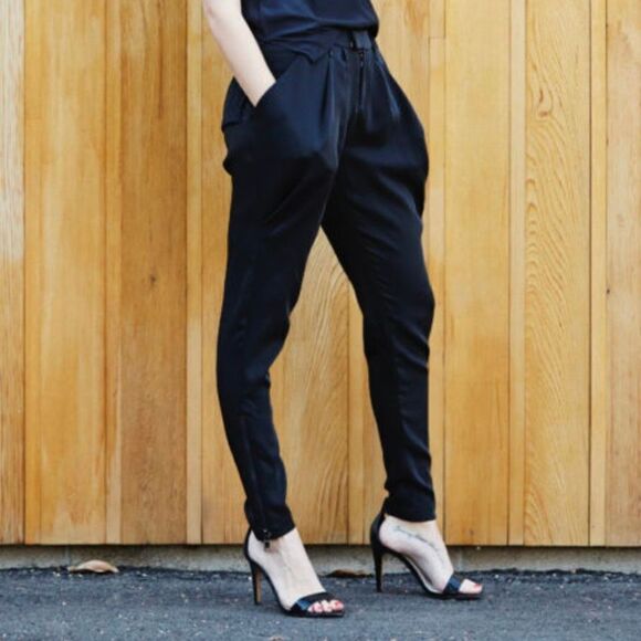 Calvin Rucker Black Pleated Draped Tapered Pants Trousers Size 2 Luxe Fabric - Picture 3 of 7